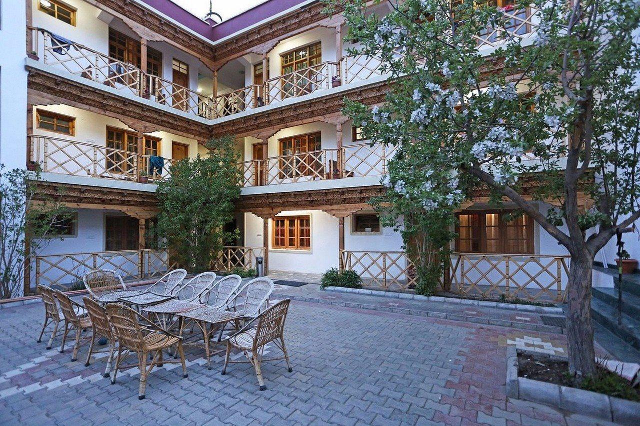 The Auspicious Hotel 레 외부 사진
