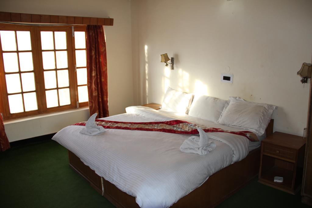 The Auspicious Hotel 레 외부 사진