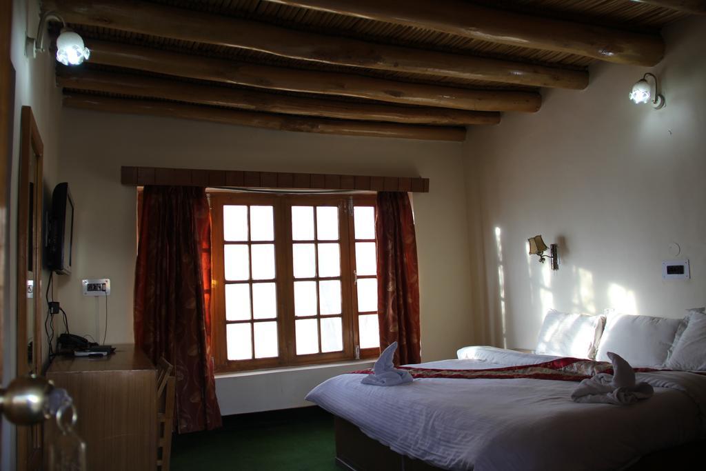 The Auspicious Hotel 레 외부 사진