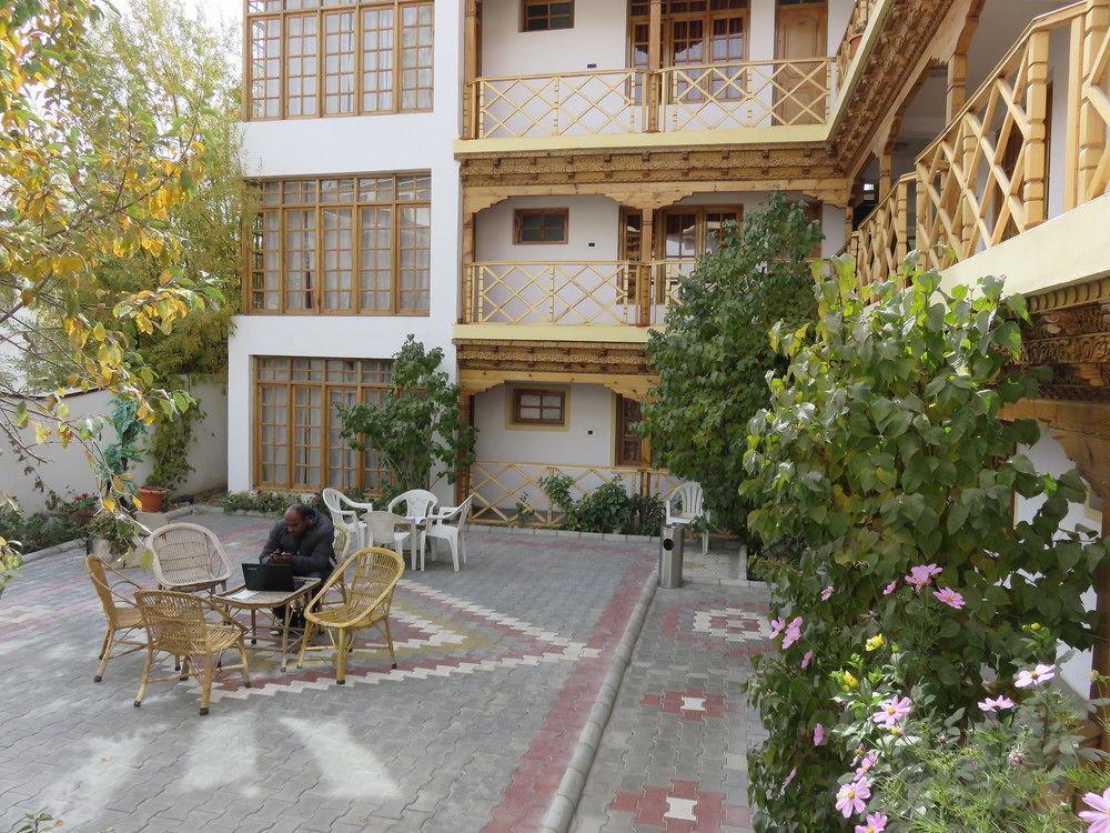 The Auspicious Hotel 레 외부 사진
