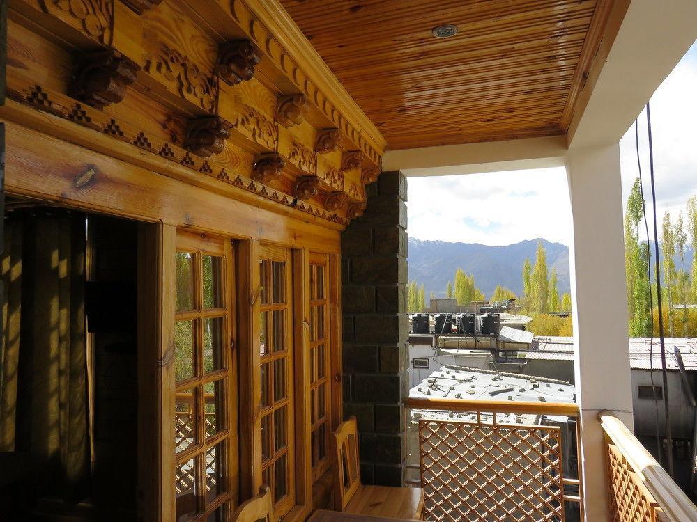 The Auspicious Hotel 레 외부 사진